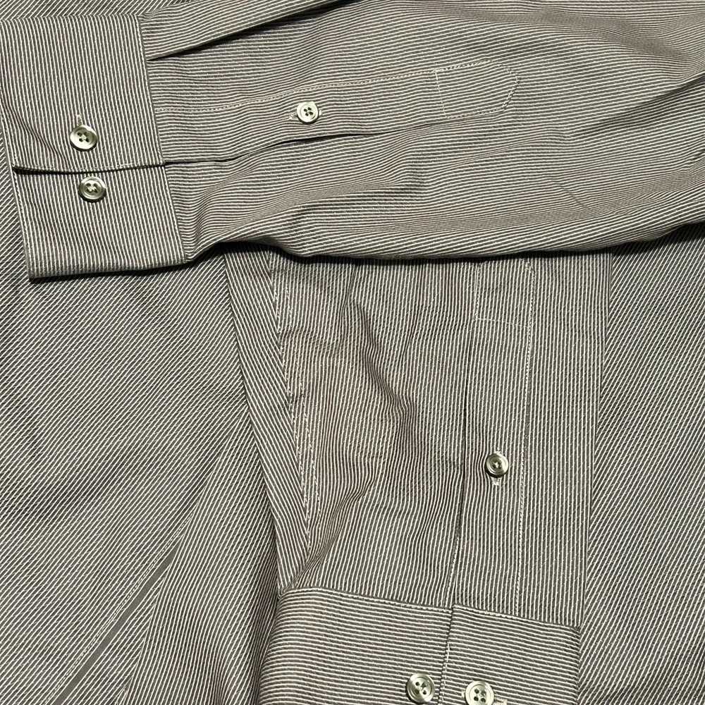 Men’s Calvin Klein Shirt 16 32-33 Pinstriped Long Sleeve Button Down Gray - Picture 3 of 8